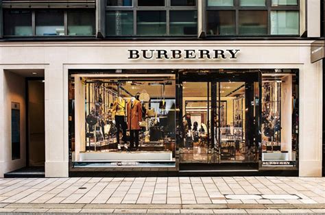 burberry distruzione invenduto|burberry destroys unsold.